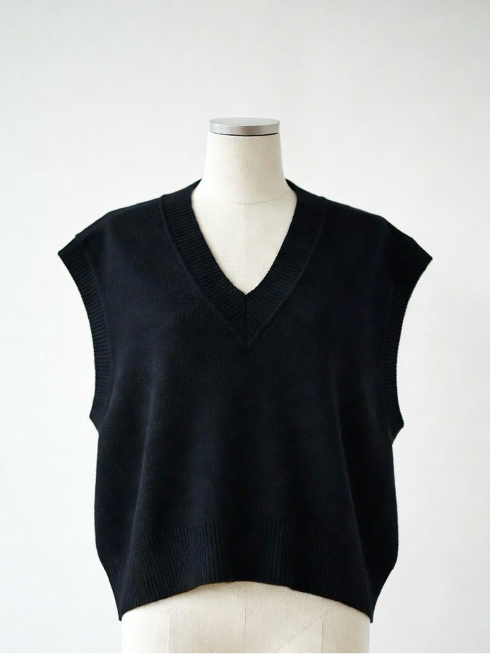 Zara Black V-Neck Sleeveless Pullover Boxy Knit Top Layering Light SZ Large